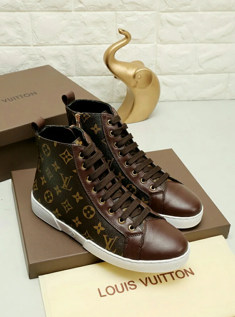 Factory price: 400 💰 LV’s new men’s boots are on the market, the Korean version has a zipper design on the inside! The latest colorway in Louis Vuitton’s classic collection! Original 1:1 exclusive molded custom model👍👍👍Simple and elegant, super versatile, comfortable and highly fitting, exclusive🚇️Upper: imported top-grade fine cowhide fabric, lining: custom soft sheepskin, matched with Louis Vuitton Monogram Ecli men's shoes 💰se canvas and pure white high-density rubber soles 🏆🏆🏆 Welcome all sellers to sell in the picture above, you can send one piece on behalf of you, the size is 38-44 (45 sizes can be customized)